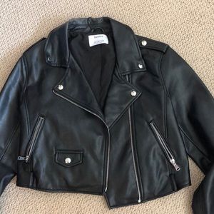 Cropped woman’s leather jacket